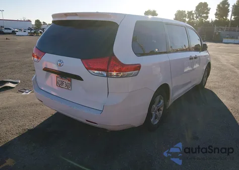 2012 Toyota Sienna Base V6 7 Passenger z USA, uszkodzony, nr VIN 5TDZK3DC0CS179391